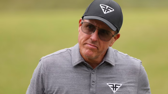 Phil Mickelson nhờ luật sư phỉ báng để loại bỏ 'những tin đồn thất thiệt' khiến anh bị đuổi khỏi câu lạc bộ gôn
