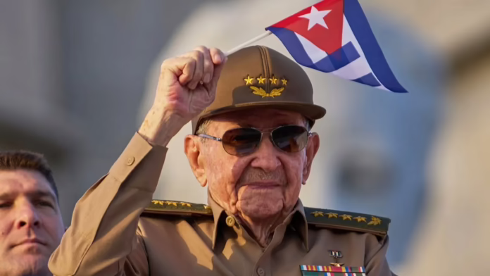 Raúl Castro xuất hiện trước công chúng lần đầu tiên kể từ khi chính quyền Trump buộc tội ông giết người
