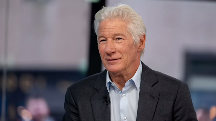 Richard Gere nói nước Mỹ đang ở trong 'thời khắc đen tối nhất' mà ông từng trải qua
