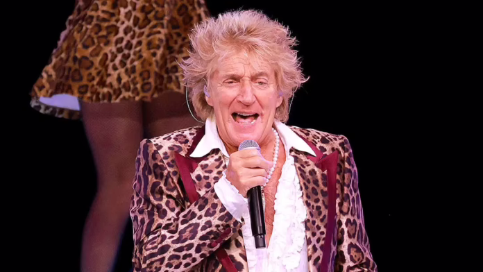 Rod Stewart quay sang dùng bình oxy giữa buổi hòa nhạc sau khi suýt ngã gục trên sân khấu
