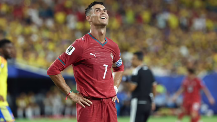 Ronaldo làm việc quá sức có thể làm tổn thương thế giới Bồ Đào Nha...

