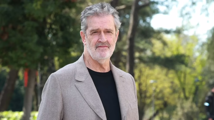 Rupert Everett vạch trần quá khứ 'chết người' của mình, thừa nhận mình 'hơi bệnh xã hội' trong kỷ nguyên vàng của Hollywood
