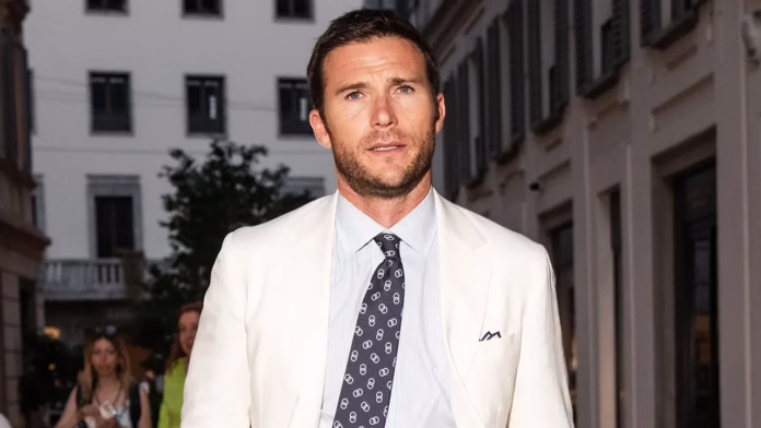 Scott Eastwood ghi nhận đạo đức làm việc của người cha nổi tiếng đã giúp ông nhận thức được 'những con bò đực ---' trong ngành điện ảnh
