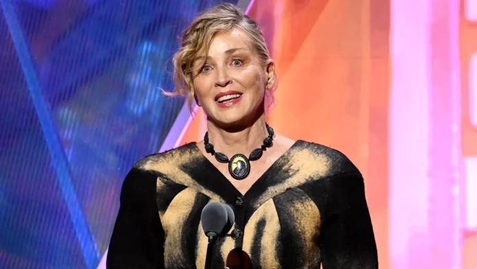 Sharon Stone thừa nhận khoảnh khắc tàn khốc mà cô biết cuộc hôn nhân của mình đã kết thúc
