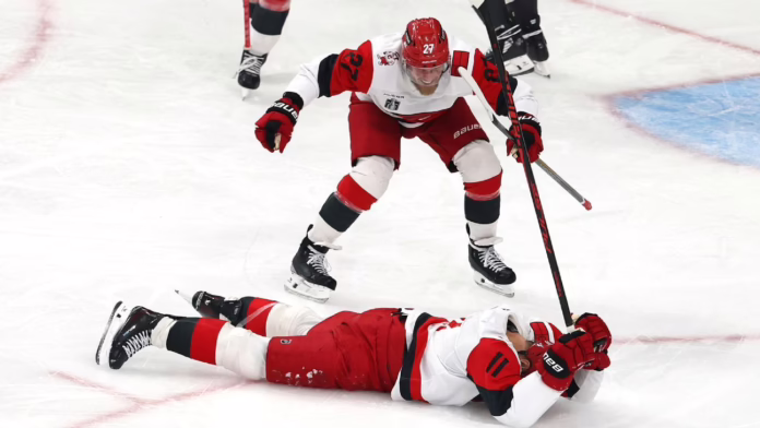 Staal ghi bàn thắng quyết định trong loạt trận Hurricanes
