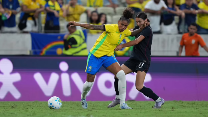 Sự hỗn loạn ngự trị với 8 thẻ đỏ, nhưng USWNT chứng minh điều đó...
