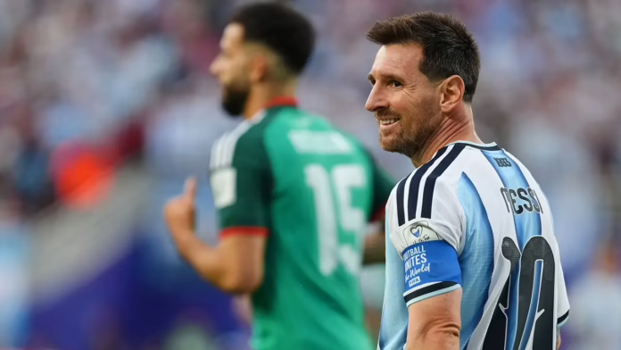 Sự vĩ đại của Lionel Messi tỏa sáng với hat-trick World Cup vào lưới Algeria
