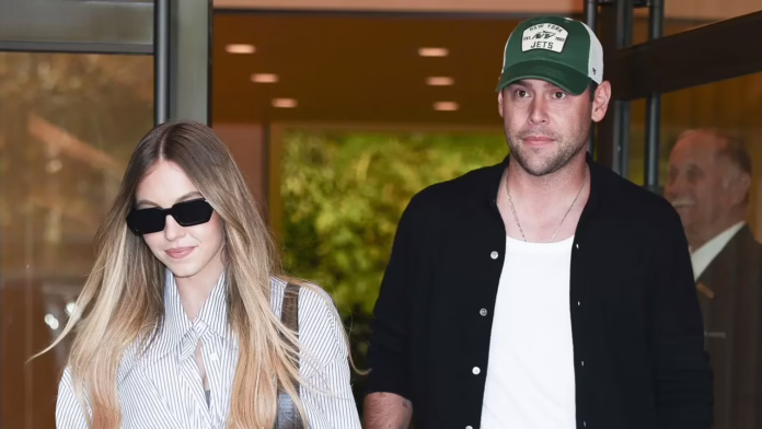 Sydney Sweeney và Scooter Braun mang mối tình lãng mạn nồng nàn của họ đến đường phố New York
