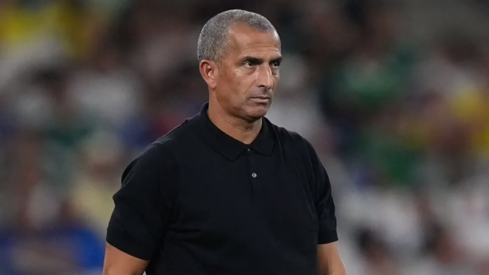 Tunisia sa thải huấn luyện viên giữa World Cup sau thất bại trước Thụy Điển
