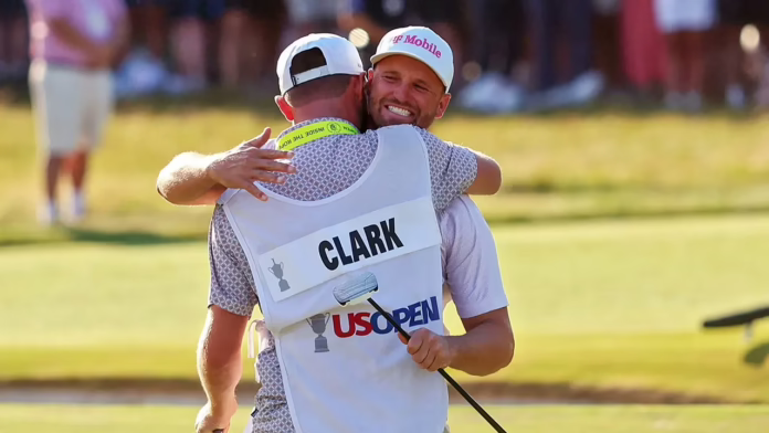 Wyndham Clark sống sót sau đám đông thù địch và Sam Burns giành chức vô địch US Open lần thứ hai tại Shinnecock Hills
