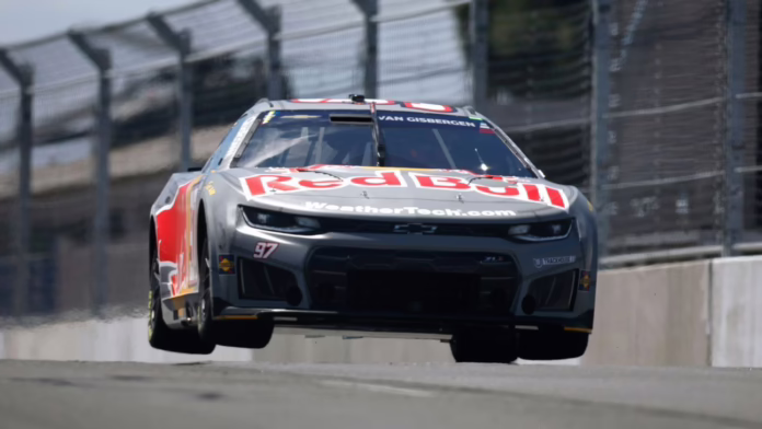 van Gisbergen giành pole cho cuộc đua NASCAR Coronado
